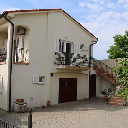 Apartment In Silo/Insel Krk 13433