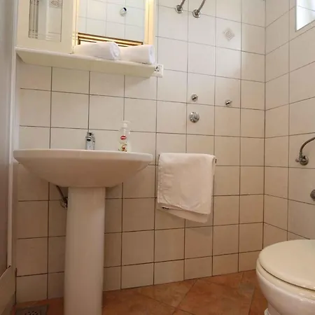 In - Insel Krk 13433 度假居 Šilo